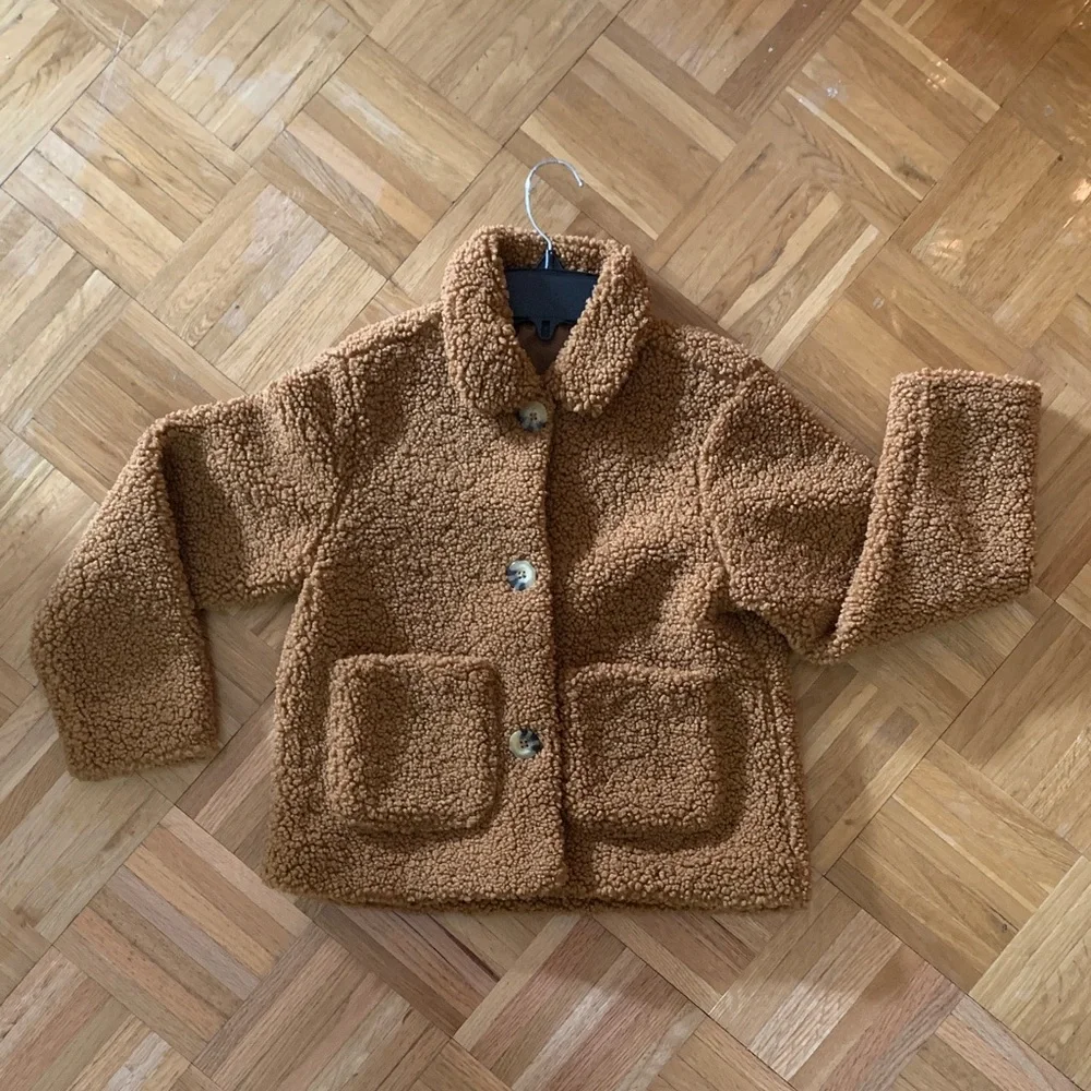 Like New! Tan Textured Jacket Fully Lined w/ Pockets - Girl’s Size M (7/8)